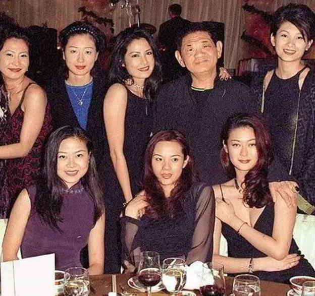 中國香港女明星，自信之光，展現(xiàn)變化之力