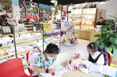 官妖丁公子最新章節(jié)暢閱，高科技產(chǎn)品的革新之旅全揭秘