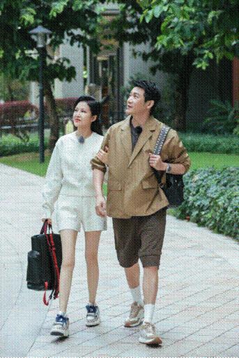麥迪娜姜潮愛情事業(yè)雙豐收，最新動態(tài)揭秘